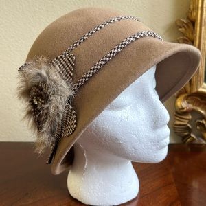 NWOT Old Country Road cloche wool / rabbit fur camel color  hat